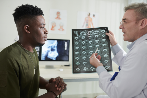 doctor-explaining-cause-of-back-pain-2022-08-18-15-30-03-utc doctor-explaining-cause-of-back-pain-2022-08-18-15-30-03-utc